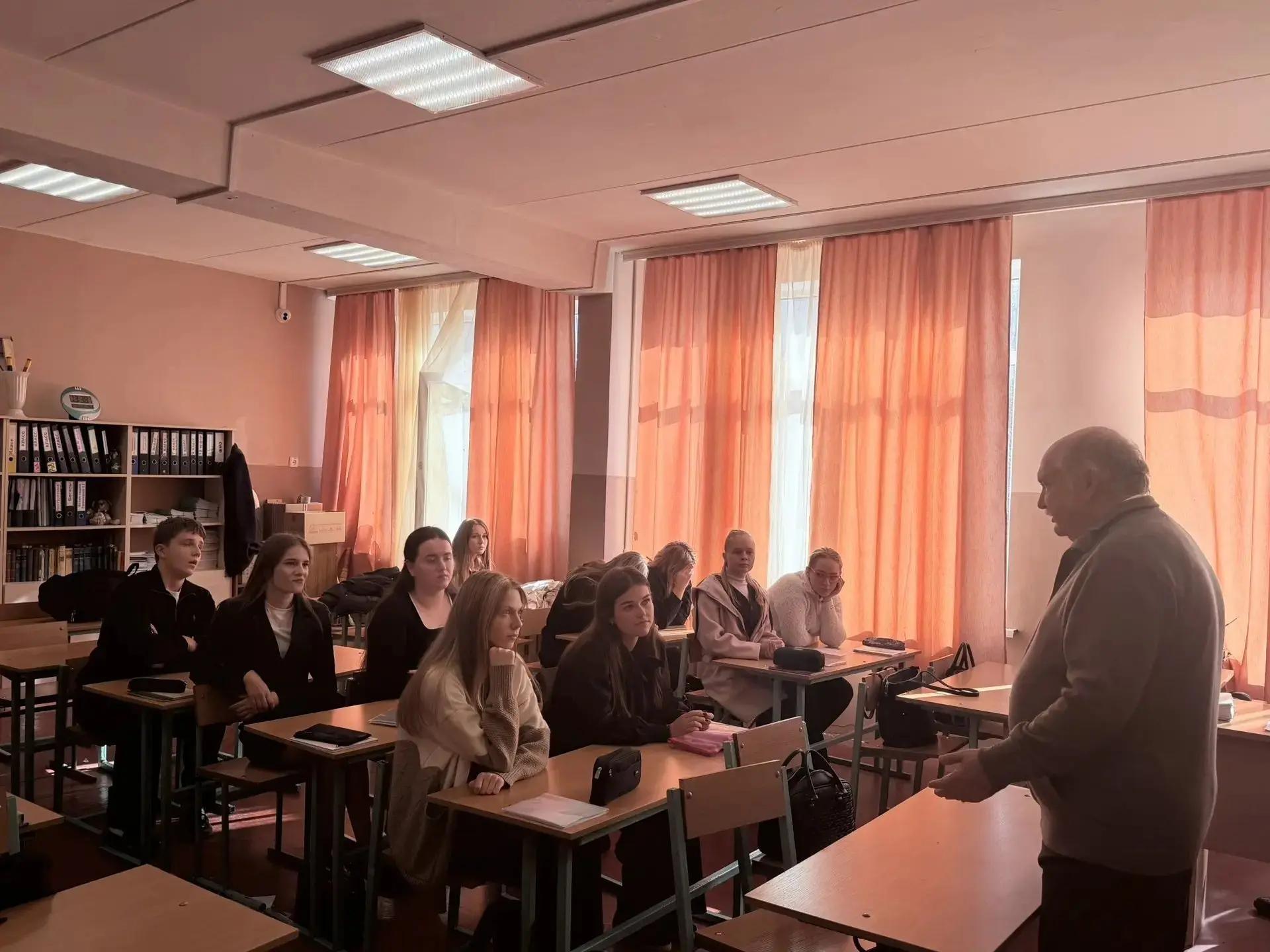 Профессор кафедры высшей математики и методики преподавания математики рассказал о перспективах профессии педагога нового поколения