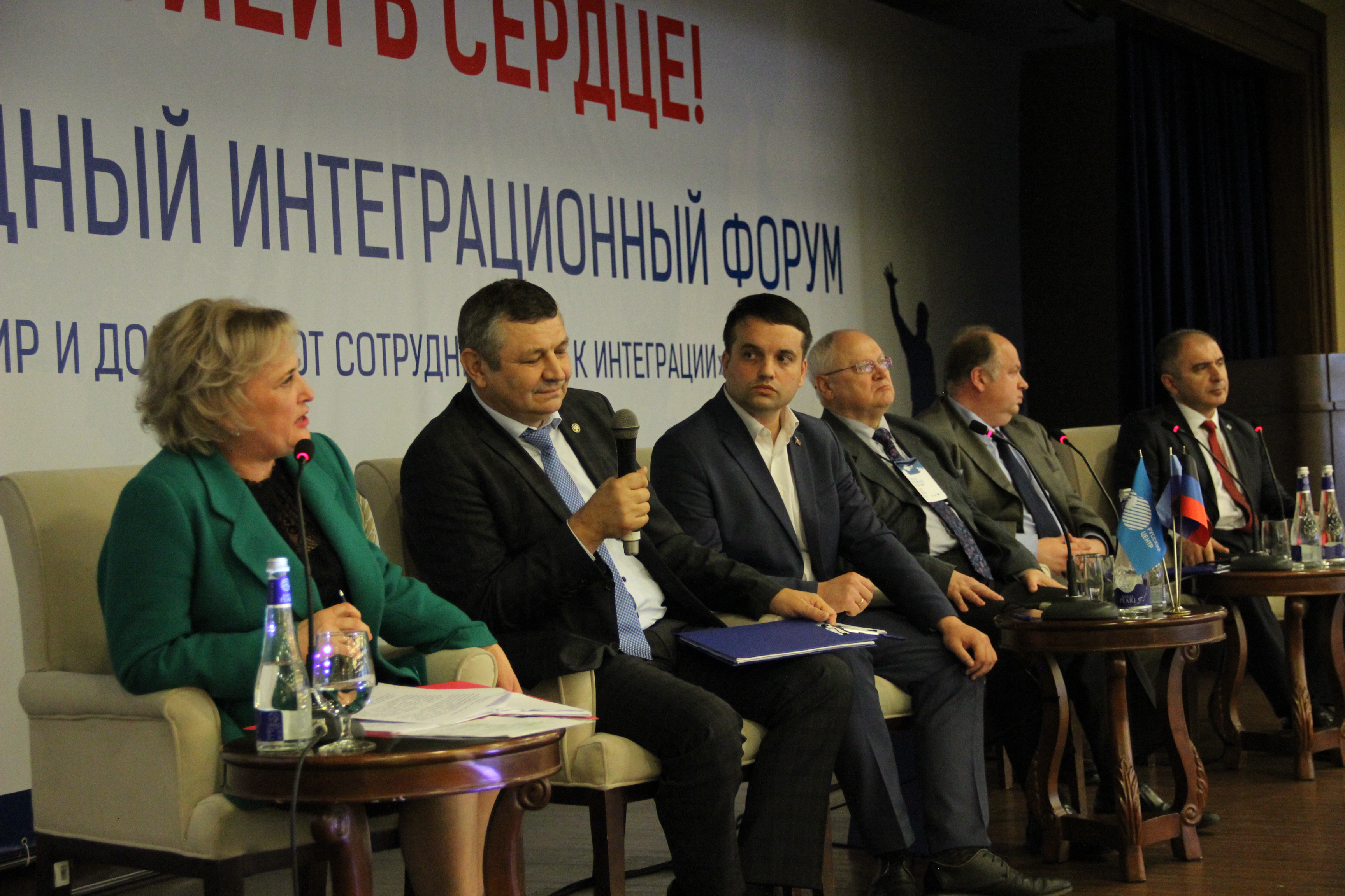 Ректор ДонНУ провела подиумную дискуссию в рамках Международного интеграционного форума