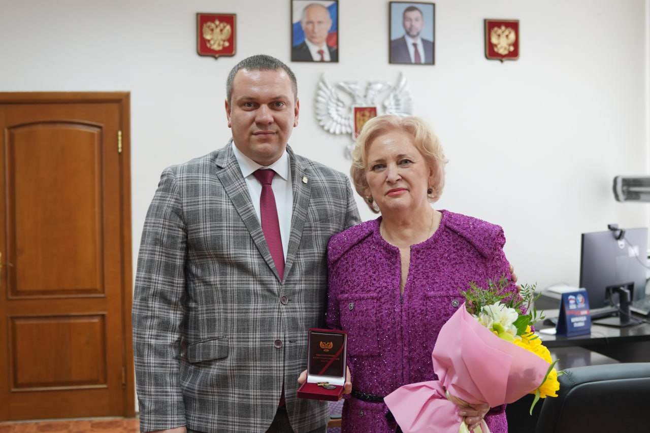 Ректор ДонГУ Светлана Беспалова отмечена медалью «За трудовую доблесть»