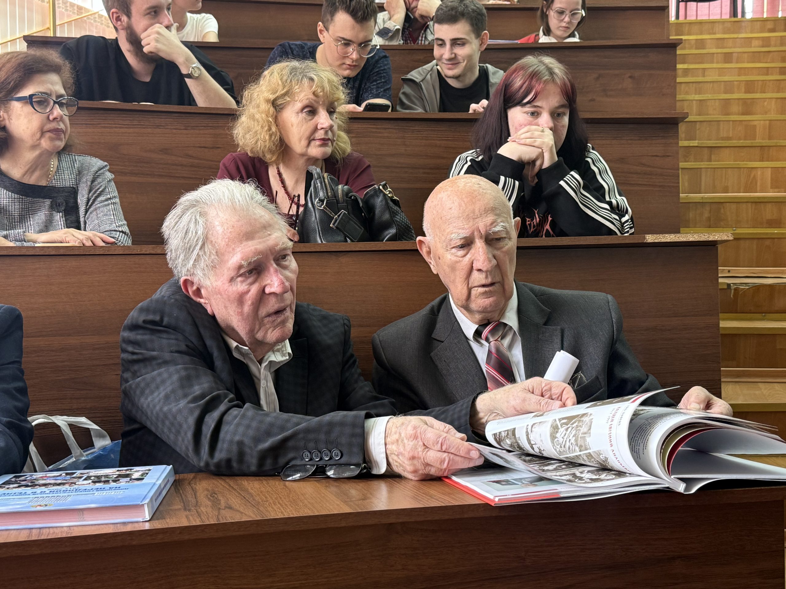 Поздравление Совета ветеранов ДонГУ с Днём освобождения Донбасса